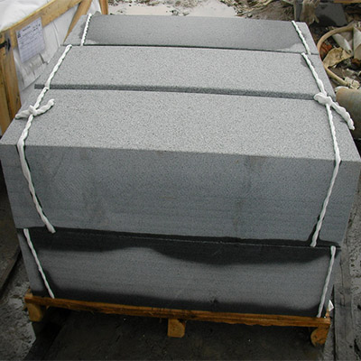 G654 Kerb Flammed.jpg